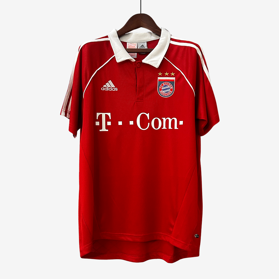 7-118_ab7c827e-bae0-4eaa-a715-33861aee2505 Bayern Munich 2005/06 Home Jersey – Retro Version - Image 1