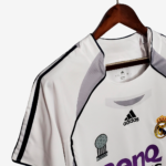 Real Madrid 2006/07 Home Jersey  Retro Version - Image 7